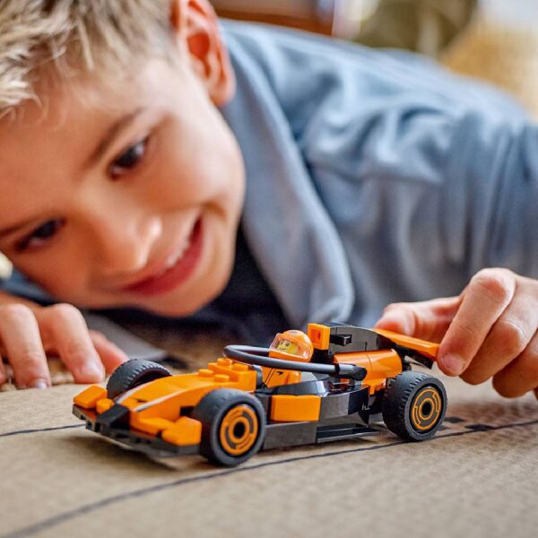 LEGO City: Piloto de F1 con Auto McLaren 60442 - Imagen 5
